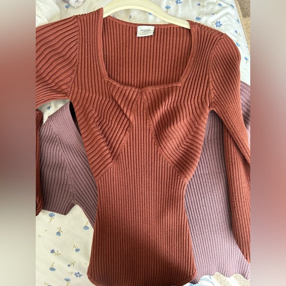 A&F Long Sleeve Square Neck Ribbed Bodysuit - Picture 4 of 5